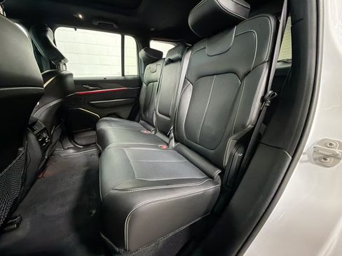 Used 2025 Jeep Grand Cherokee Overland w/ Luxury Tech Group IV AWD/4WD image 21