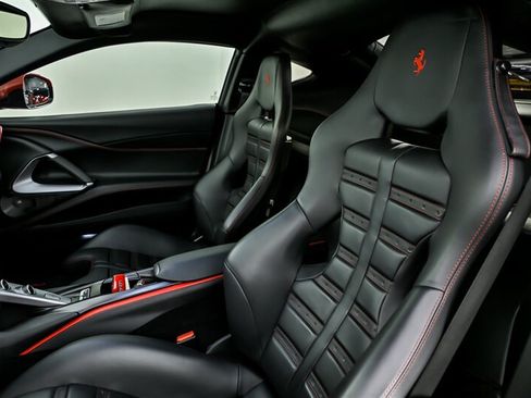 Used 2018 Ferrari 812 Superfast RWD image 21