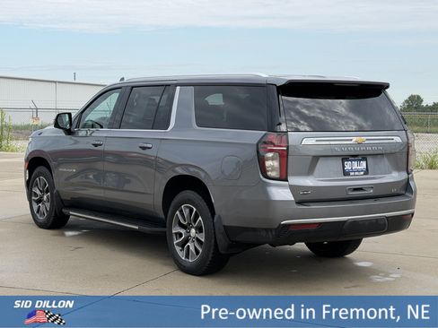 Certified 2021 Chevrolet Suburban LT w/ Luxury Package AWD/4WD image 8