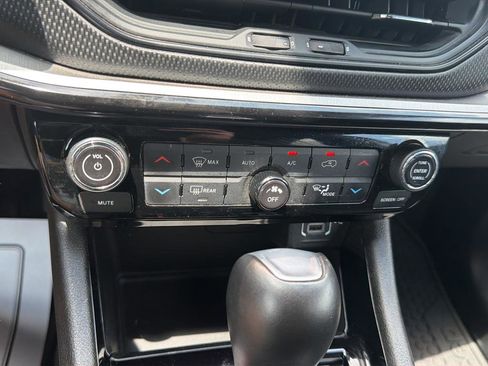 Used 2025 Jeep Compass Trailhawk AWD/4WD image 27