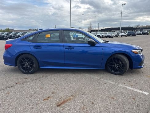 Used 2023 Honda Civic Sport image 11