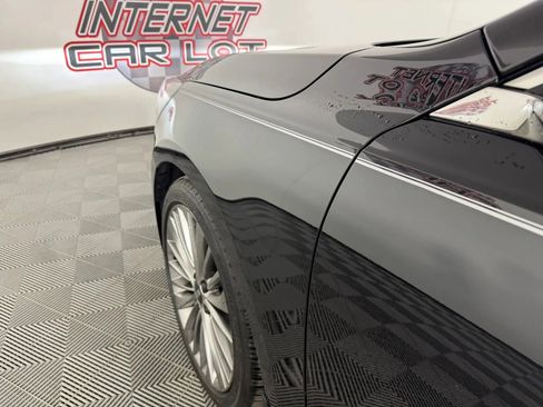 Used 2018 Kia Cadenza Limited FWD image 26