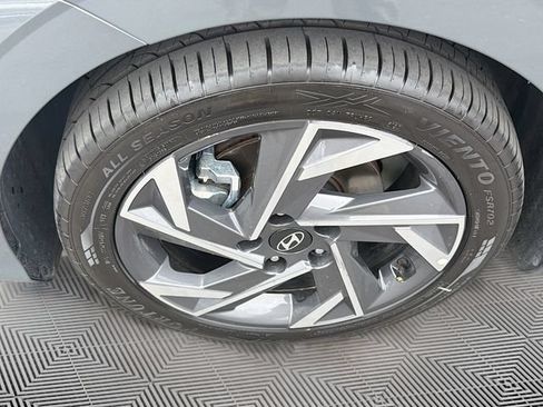 Used 2025 Hyundai Elantra SEL FWD image 31