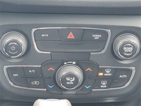 Certified 2021 Jeep Compass Latitude image 30