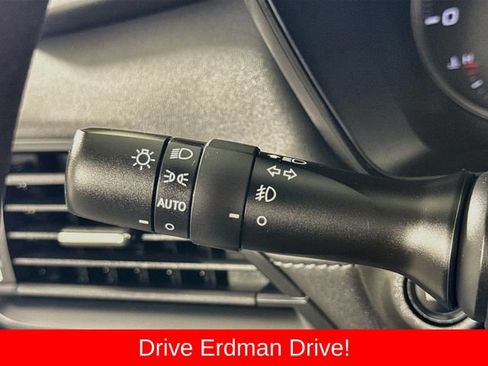 Used 2025 Subaru Outback AWD/4WD image 15