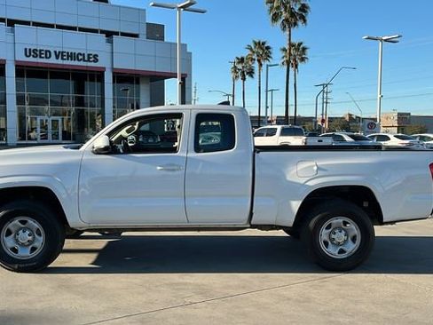 Used 2016 Toyota Tacoma SR w/ SR Convenience Package image 3