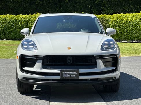 Certified 2025 Porsche Macan AWD/4WD image 11