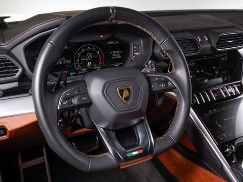 Used 2022 Lamborghini Urus AWD/4WD image 34