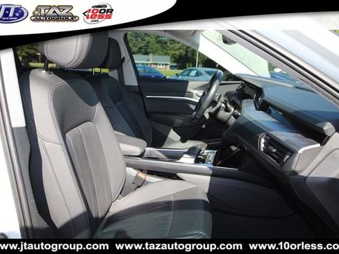 Used 2022 Audi e-tron Premium Plus w/ Premium Plus Package AWD/4WD image 16