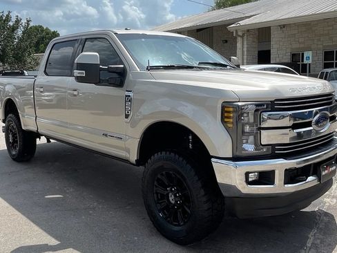 Used 2017 Ford F250 Lariat w/ Lariat Value Package AWD/4WD image 2
