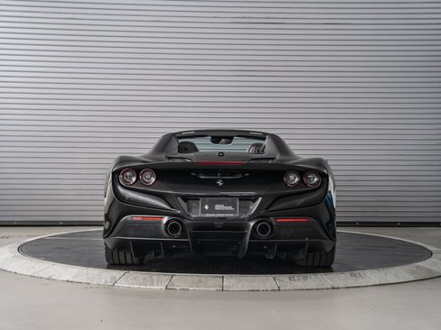 Used 2022 Ferrari F8 Tributo RWD image 4