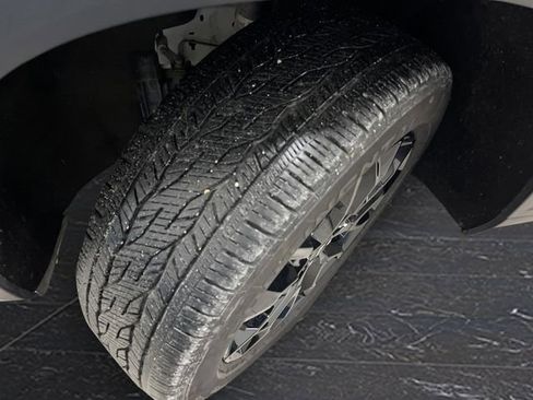 Used 2024 Chevrolet Traverse LT w/ Midnight/Sport Edition image 40