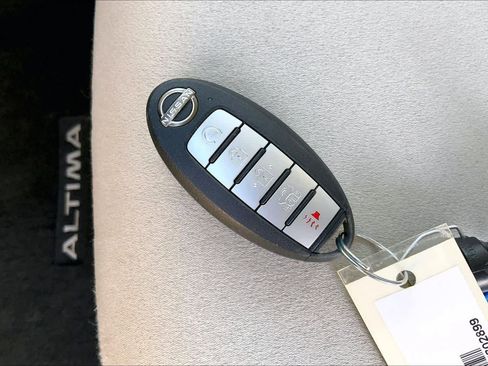 Used 2025 Nissan Altima 2.5 SV image 15