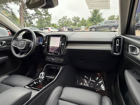 Certified 2024 Volvo XC40 B5 Ultimate w/ Protection Package Premier AWD/4WD image 13