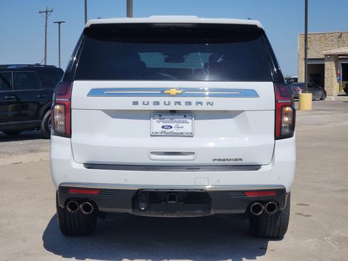 Used 2023 Chevrolet Suburban Premier image 8