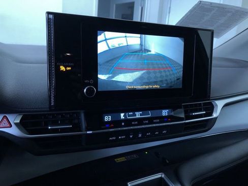 Used 2025 Toyota Sienna LE image 29