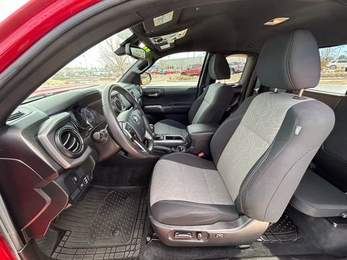 Used 2023 Toyota Tacoma TRD Off-Road image 12