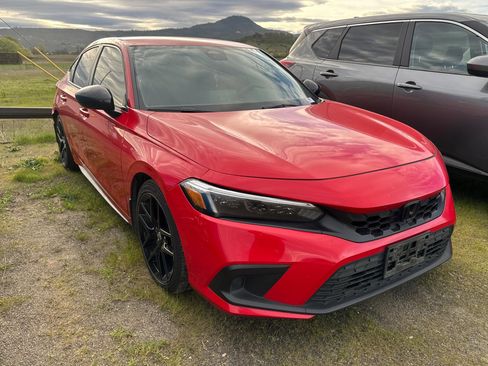 Used 2023 Honda Civic Sport image 2