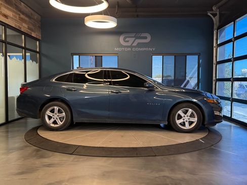 Used 2025 Chevrolet Malibu LS FWD image 2