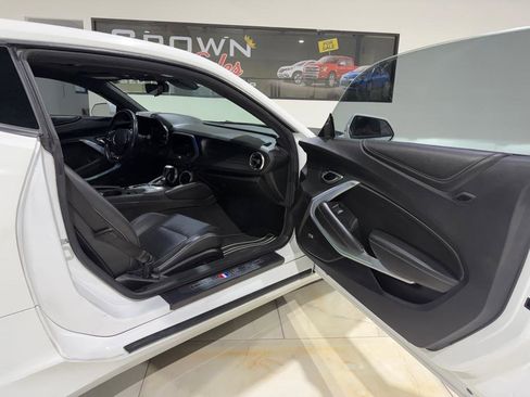 Used 2020 Chevrolet Camaro SS RWD image 13