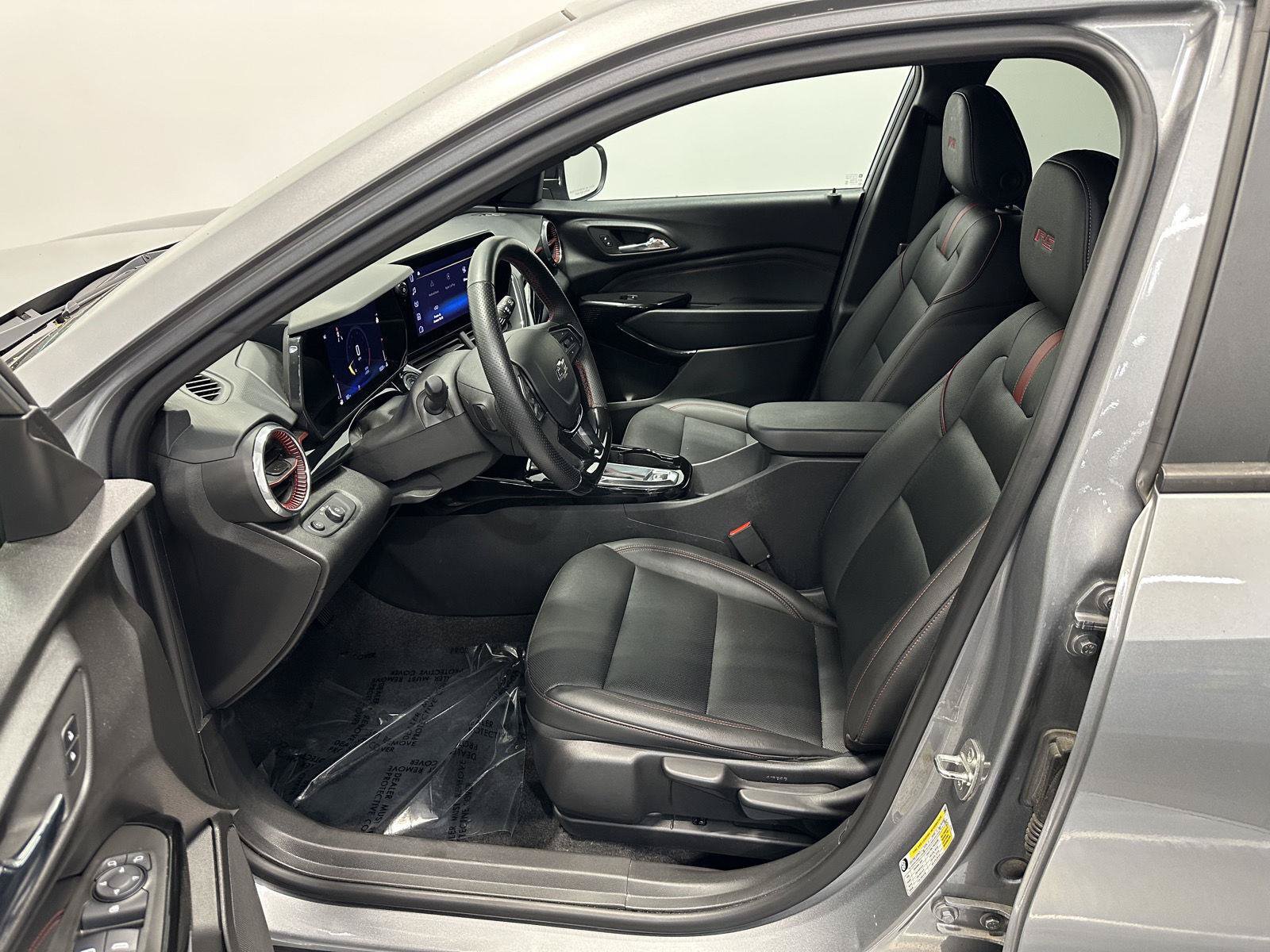 Used 2024 Chevrolet Trax RS FWD image 14