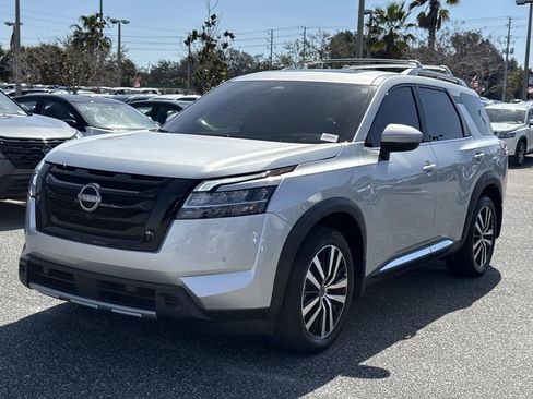 Used 2024 Nissan Pathfinder Platinum w/ Black Appearance Package image 8