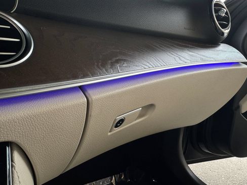 Used 2017 Mercedes-Benz E 300 image 39