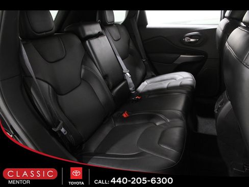 Used 2021 Jeep Cherokee Limited image 17