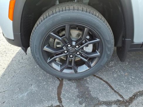 New 2025 Jeep Grand Cherokee L Limited image 6