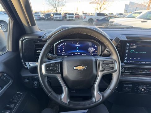 Used 2025 Chevrolet Silverado 1500 LT image 9