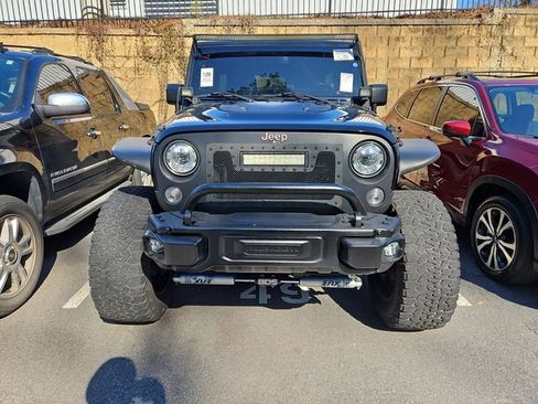 Used 2017 Jeep Wrangler Unlimited Rubicon image 2