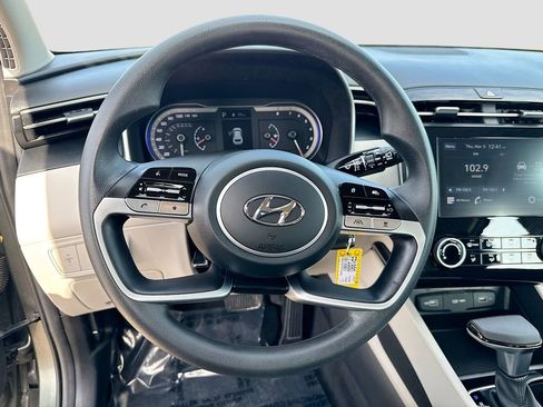 Used 2023 Hyundai Tucson SE image 10