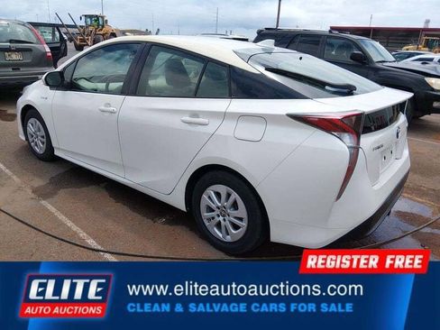 Used 2016 Toyota Prius Two FWD image 5