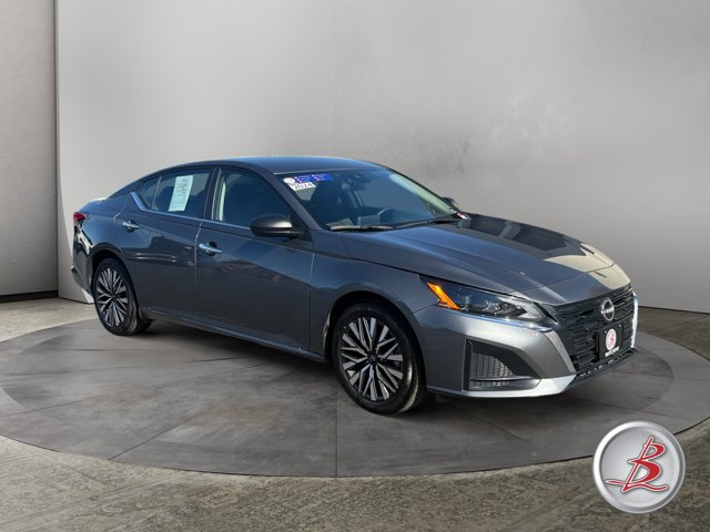 Used 2024 Nissan Altima 2.5 SV FWD image 1