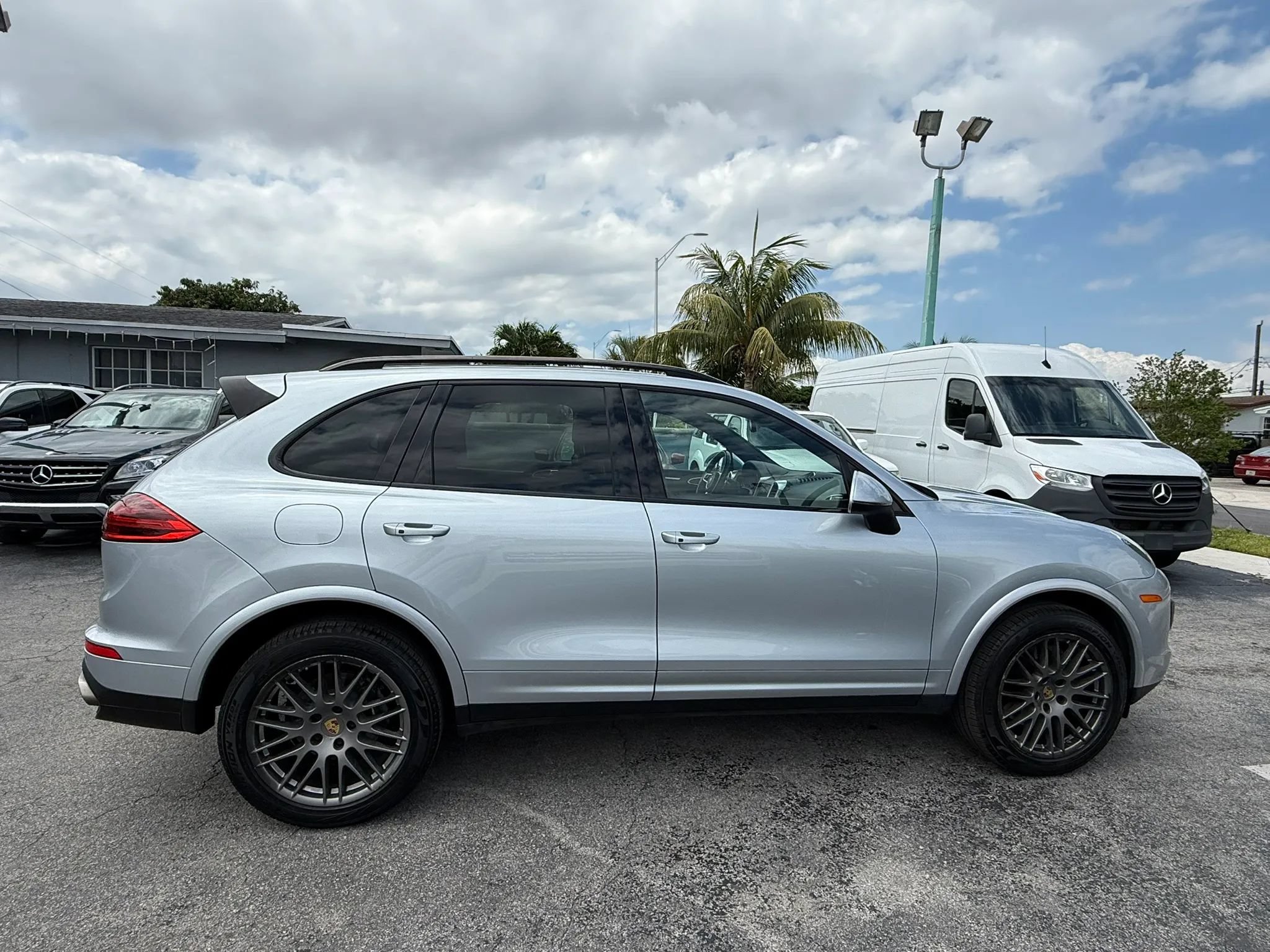 Used 2017 Porsche Cayenne Platinum Edition AWD/4WD image 3
