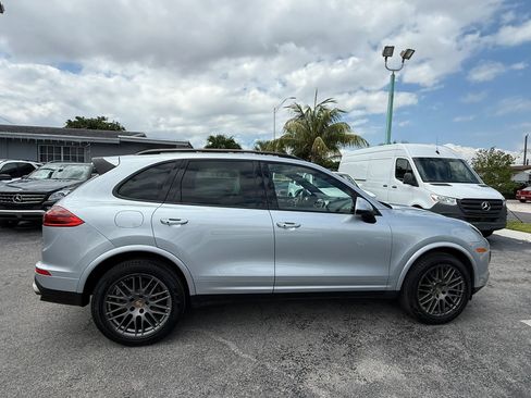 Used 2017 Porsche Cayenne Platinum Edition AWD/4WD image 3