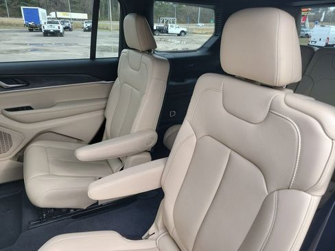 Used 2024 Jeep Grand Cherokee L Limited image 33