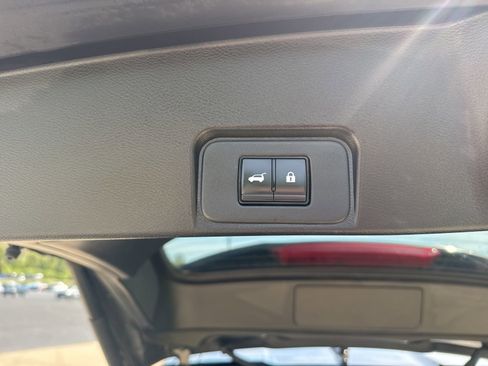 Used 2024 Nissan Rogue SV FWD image 12