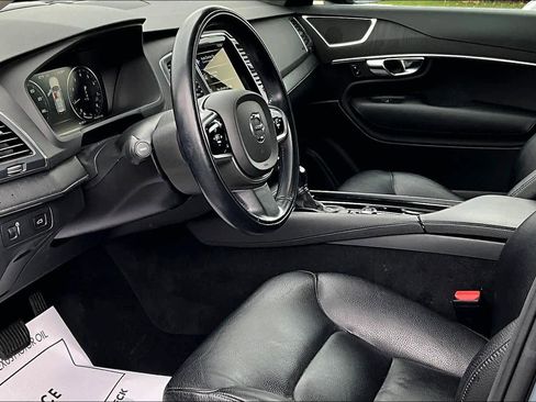 Used 2020 Volvo XC90 T6 Momentum w/ Protection Package Premier image 17