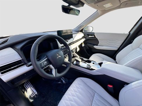 New 2026 Mitsubishi Outlander SEL image 9