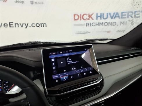 Used 2023 Jeep Compass Limited image 24