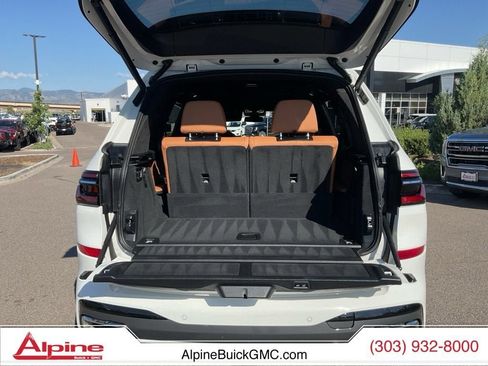Used 2023 BMW X7 xDrive40i w/ M Sport Package AWD/4WD image 18