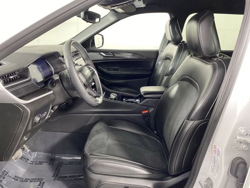 Used 2023 Jeep Grand Cherokee L Laredo image 16