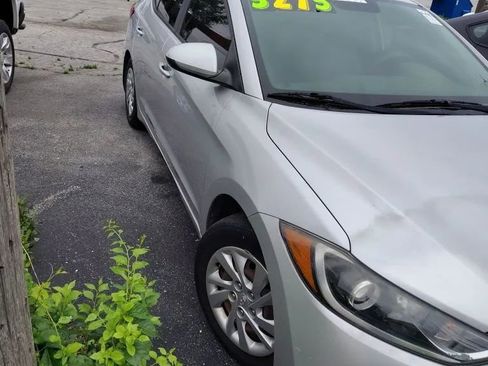 Used 2017 Hyundai Elantra SE FWD image 3