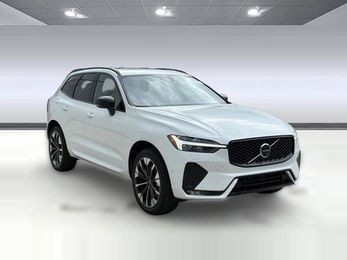 Used 2026 Volvo XC60 B5 Plus w/ Protection Package Premier AWD/4WD image 7