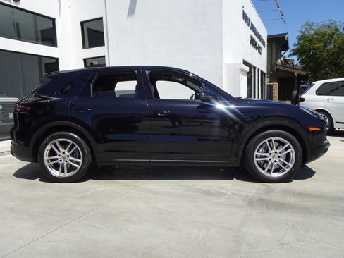 Used 2023 Porsche Cayenne AWD/4WD image 9