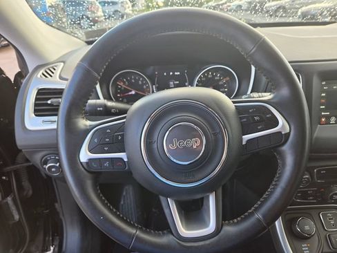 Used 2019 Jeep Compass Latitude w/ Cold Weather Group AWD/4WD image 3