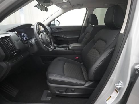Used 2024 Nissan Pathfinder SV AWD/4WD image 7