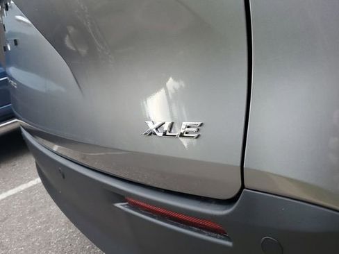 Used 2026 Toyota Sienna XLE FWD image 7