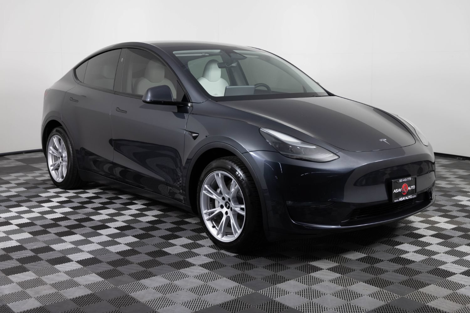 Used 2024 Tesla Model Y Long Range AWD/4WD image 10